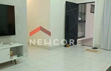 Imagem: A casa possui 2 Dormitórios, 2 Banheiros, 3 Vagas na garagem