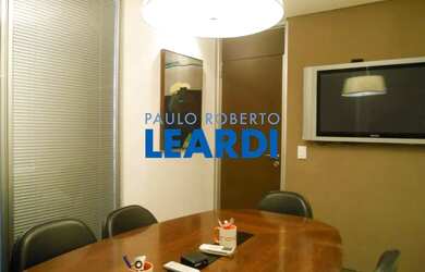 Imagem: O depósito possui 2 Vagas na garagem, 60m² de Área e está