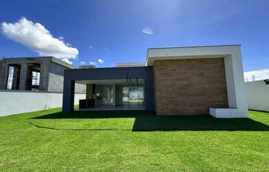 Imagem: A casa em condomínio possui 4 Dormitórios, 4 Banheiros, 4