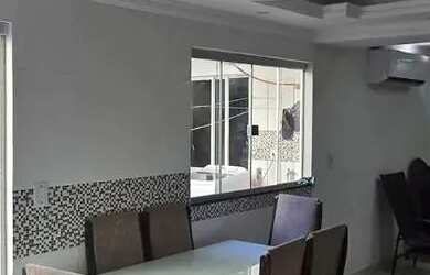 Imagem: A casa em condomínio possui 2 Dormitórios, 2 Banheiros, 2