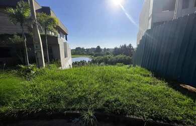 Imagem: O terreno possui 409m² de Área e está localizado em Encosta