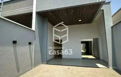 Imagem: A casa possui 3 Dormitórios, 2 Banheiros, 2 Vagas na garagem