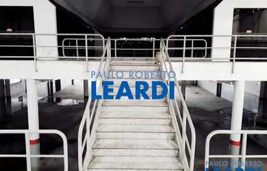 Imagem: O depósito possui 5 Vagas na garagem, 2.209m² de Área e