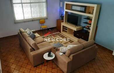 Imagem: A casa possui 3 Dormitórios, 2 Banheiros, 2 Vagas na garagem