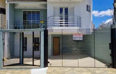 Imagem: A casa possui 3 Dormitórios, 3 Banheiros, 2 Vagas na garagem