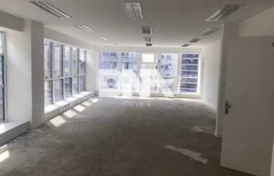 Imagem: O depósito possui 1 Vaga na garagem, 60m² de Área e está