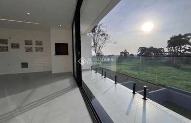 Imagem: A casa em condomínio possui 3 Dormitórios, 4 Banheiros, 5