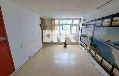 Imagem: O depósito possui 1 Vaga na garagem e 151m² de Área e está