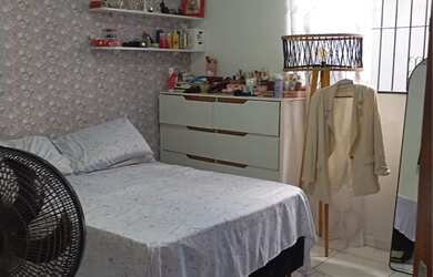 Imagem: A casa possui 2 Dormitórios, 1 Banheiro, 3 Vagas na garagem