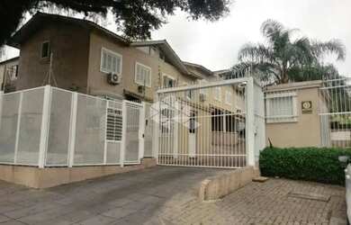 Imagem: A casa possui 3 Dormitórios, 2 Banheiros, 1 Vaga na garagem