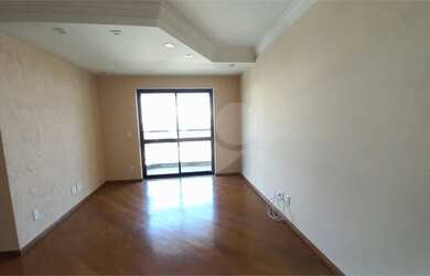 Imagem: O apartamento possui 3 Dormitórios, 1 Banheiro, 2 Vagas na