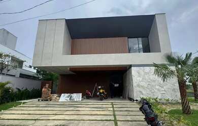 Imagem: A casa em condomínio possui 5 Dormitórios, 5 Banheiros, 5