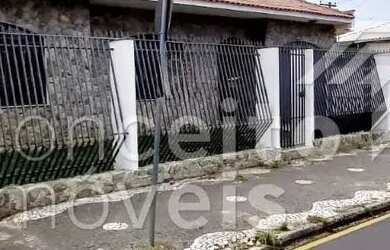 Imagem: A casa possui 4 Dormitórios, 2 Banheiros, 4 Vagas na garagem