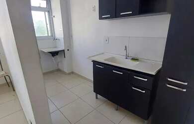 Imagem: O apartamento possui 2 Dormitórios, 1 Banheiro, 1 Vaga na garagem