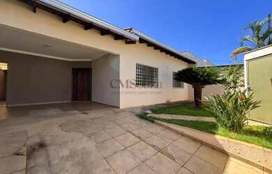 Imagem: A casa possui 3 Dormitórios, 3 Banheiros, 3 Vagas na garagem