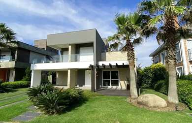 Imagem: A casa em condomínio possui 5 Dormitórios, 5 Banheiros, 4