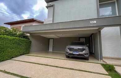 Imagem: A casa em condomínio possui 5 Dormitórios, 5 Banheiros, 5