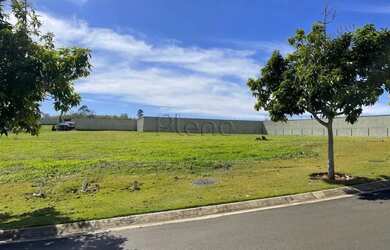 Imagem: O terreno à venda possui 1045m² de Área e está localizado