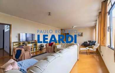 Imagem: O apartamento possui 3 Dormitórios, 1 Banheiro e 256m² de