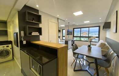 Imagem: O apartamento possui 1 Dormitório, 1 Banheiro, 1 Vaga na garagem