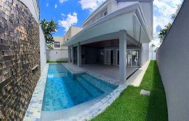 Imagem: A casa possui 4 Dormitórios, 4 Banheiros, 3 Vagas na garagem