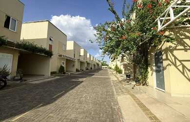 Imagem: A casa em condomínio possui 4 Dormitórios, 1 Banheiro, 2 Vagas