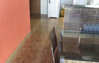 Imagem: A casa possui 4 Dormitórios, 2 Banheiros, 2 Vagas na garagem