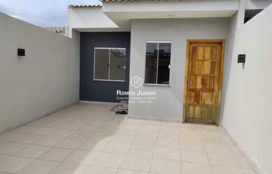 Imagem: A casa possui 2 Dormitórios, 1 Banheiro, 2 Vagas na garagem