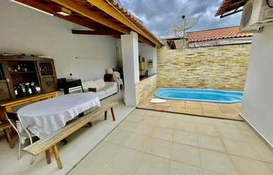 Imagem: A casa possui 3 Dormitórios, 3 Banheiros, 4 Vagas na garagem