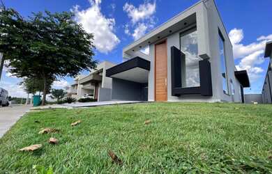 Imagem: A casa em condomínio possui 3 Dormitórios, 4 Banheiros, 300m²