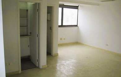 Imagem: O depósito possui 1 Vaga na garagem, 33m² de Área e está