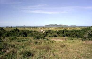 Imagem 1: Lotes de terreno de 420 metros quadrados no bairro Guriri em Cabo Frio