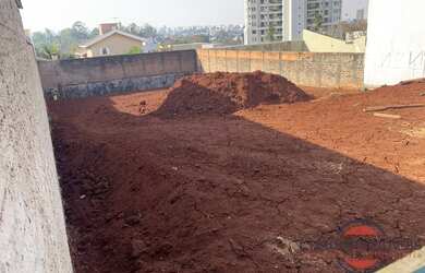 Imagem: O terreno possui 560m² de Área e está localizado em Parque