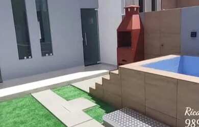 Imagem: A casa possui 3 Dormitórios, 1 Banheiro, 1 Vaga na garagem