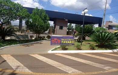 Imagem: A casa em condomínio possui 3 Dormitórios, 1 Banheiro, 2 Vagas