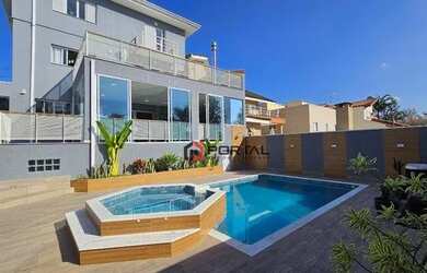 Imagem: A casa em condomínio possui 4 Dormitórios, 5 Banheiros, 5