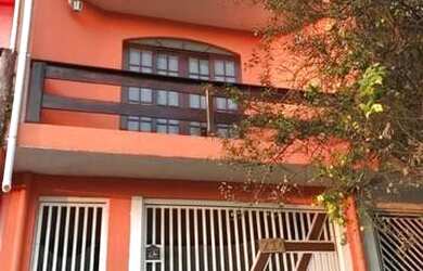 Imagem: A casa possui 3 Dormitórios, 3 Banheiros, 2 Vagas na garagem