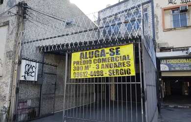 Imagem: O depósito possui 4 Vagas na garagem e 300m² de Área e está