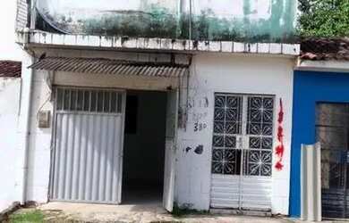 Imagem: A casa possui 4 Dormitórios, 3 Banheiros, 1 Vaga na garagem