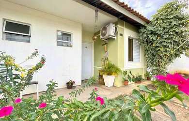 Imagem: A casa em condomínio possui 2 Dormitórios, 1 Banheiro, 2 Vagas