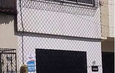 Imagem: A casa possui 3 Dormitórios, 2 Banheiros, 1 Vaga na garagem