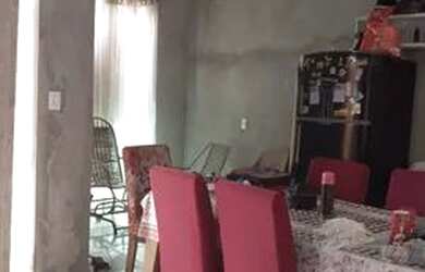 Imagem: A casa possui 1 Dormitório, 1 Banheiro e 1 Vaga na garagem