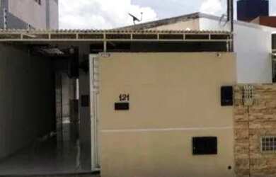 Imagem: A casa possui 2 Dormitórios, 1 Banheiro, 1 Vaga na garagem