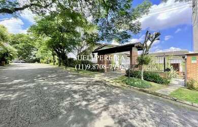 Imagem: A casa em condomínio possui 5 Dormitórios, 5 Banheiros, 5