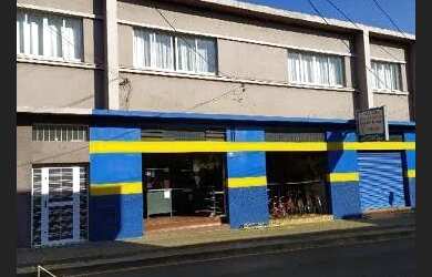 Imagem: A casa possui 4 Dormitórios, 2 Banheiros, 4 Vagas na garagem