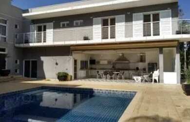 Imagem: A casa em condomínio possui 5 Dormitórios, 5 Banheiros, 5