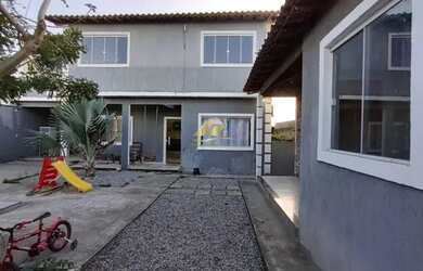 Imagem: A casa possui 2 Dormitórios, 2 Banheiros, 2 Vagas na garagem