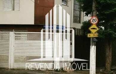 Imagem: A casa possui 3 Dormitórios, 4 Banheiros, 5 Vagas na garagem