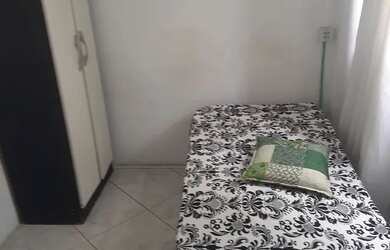 Imagem 2: Alugo quarto para pessoas do sexo feminino. Zap da descrição do anúncio