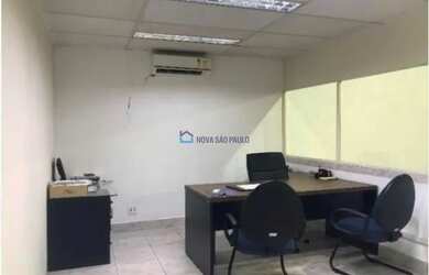 Imagem: O depósito possui 4 Vagas na garagem e 582m² de Área e está